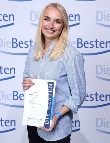 Franziska Hoffmann von viatraffic bei der Bestenehrung der Azubis Azubis im Lehrberuf Industriekauffrau. / -mann